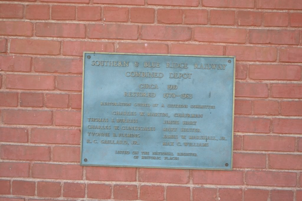 Dedication plaque commemororating the 1983 renovation of the Belton Depot
